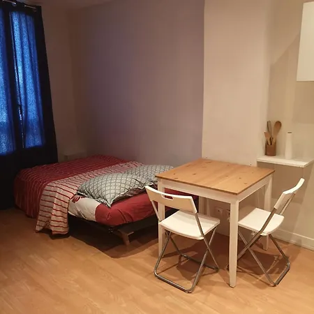 Parfait Pour Un Voyageur Solitaire. Apartment Montreuil (Seine-Saint-Denis)
